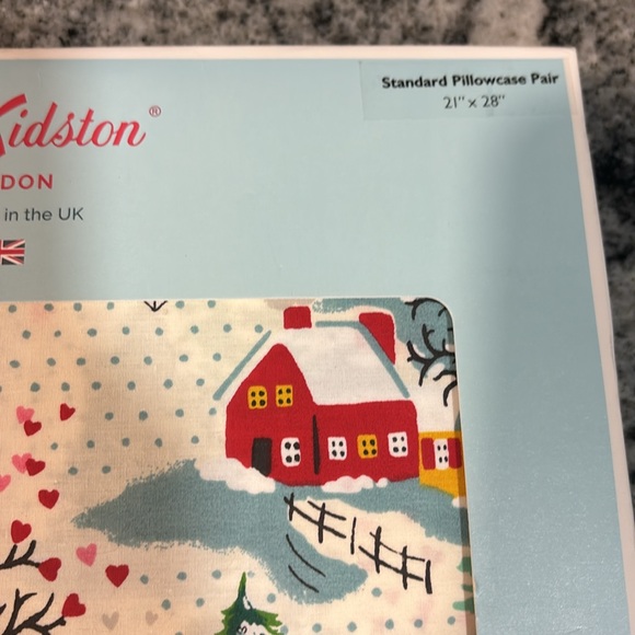 Cath Kidston London SHINE BRIGHT Cream Christmas 2 STANDARD Cotton Pillowcases - Picture 2 of 5